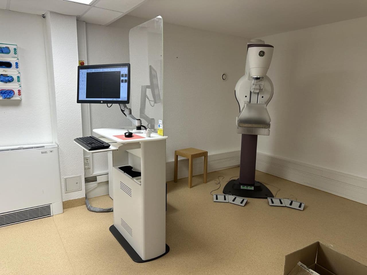 GE Senographe Crystal Nova Analog Mammography Unit