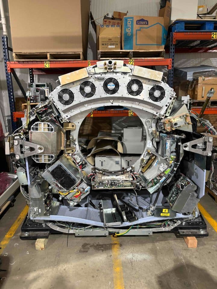 For Sale GE VCT 32 CT Scanner thumbnail 2