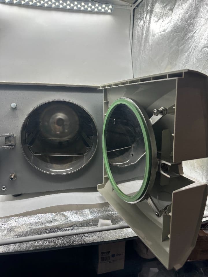 Tuttnauer 234UEA Tabletop Autoclave thumbnail 3