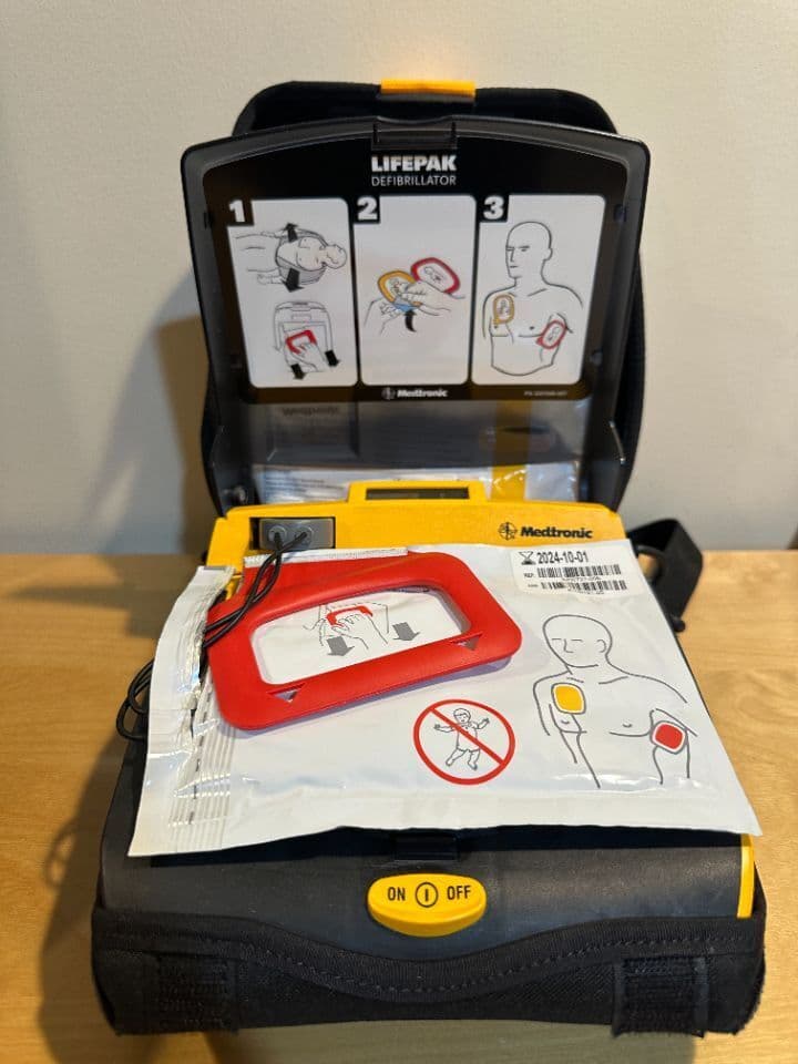 Physio-Control Medtronic Lifepak CRplus Automated External Defibrillator thumbnail 8