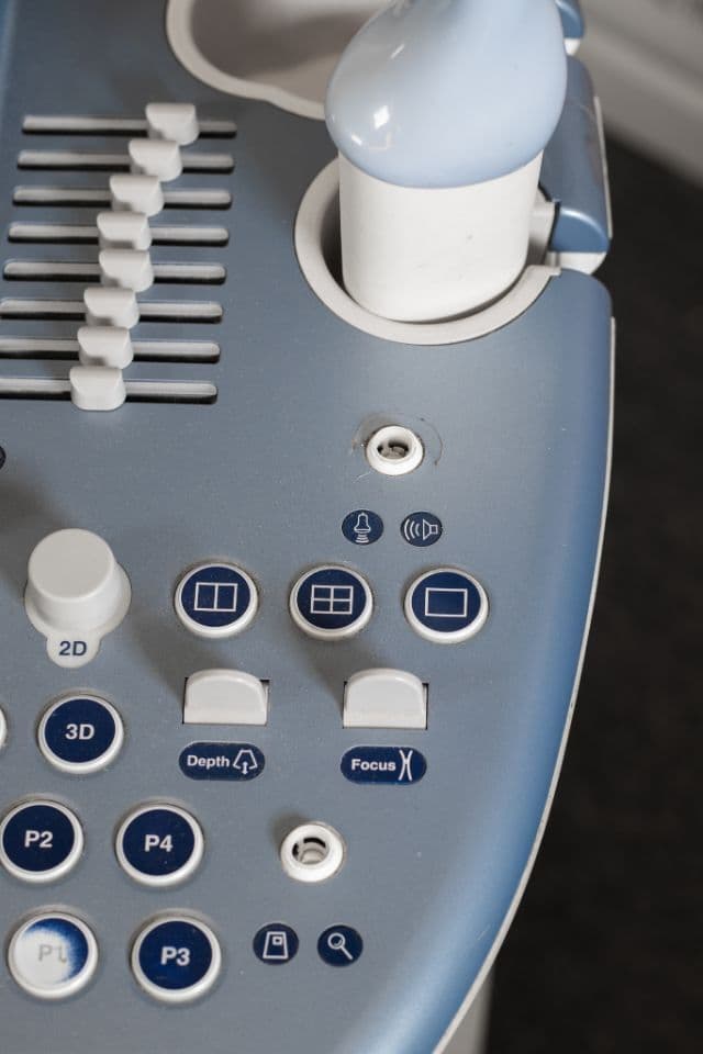 GE Voluson E8 Expert OB/GYN Diagnostic Ultrasound System thumbnail 2
