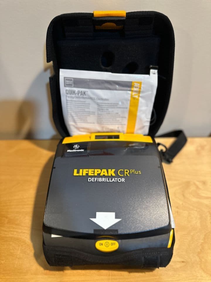 Physio-Control Medtronic Lifepak CRplus Automated External Defibrillator thumbnail 4