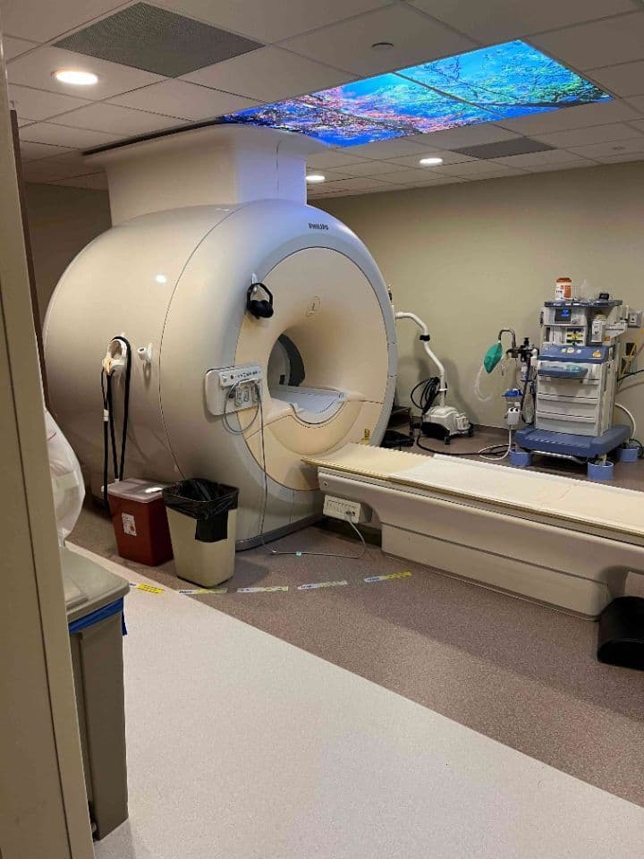 Philips Achieva 1.5T MRI Scanner System image 1