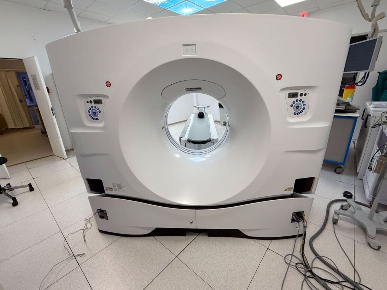 GE Revolution Frontier 2019 CT Scanner thumbnail 5