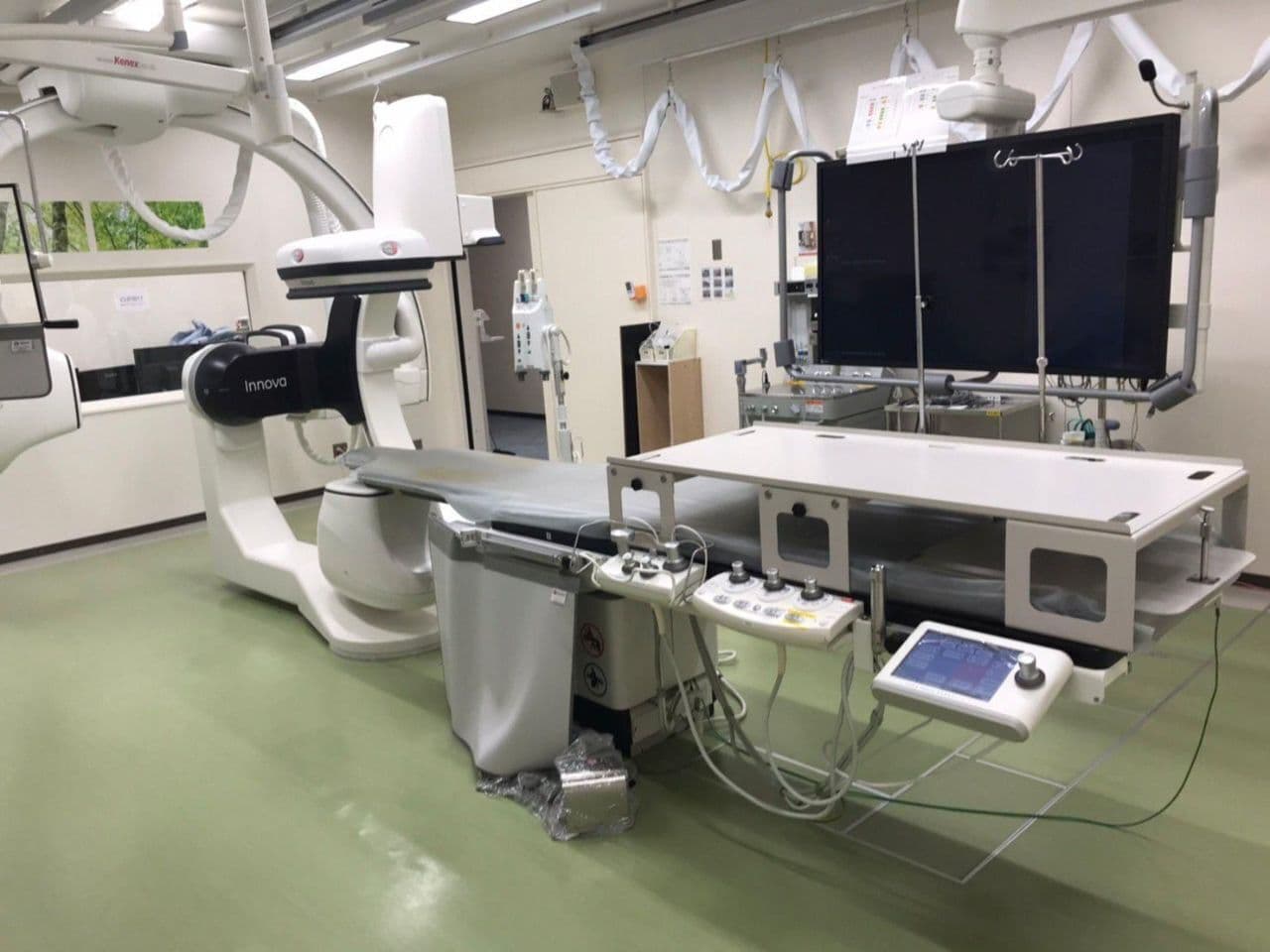 GE Innova IGS 630 Biplane Interventional Angiography System thumbnail 2