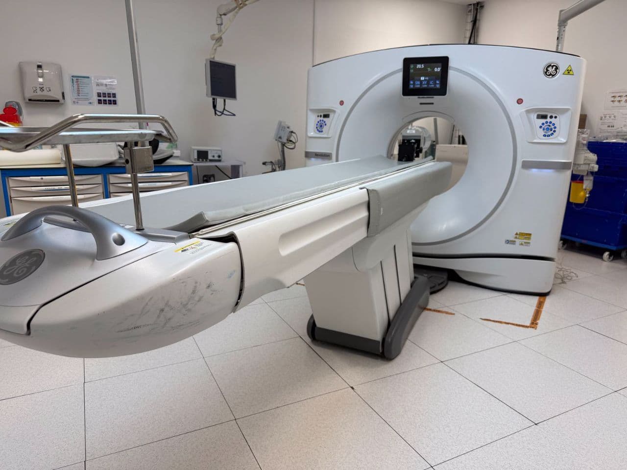 GE Revolution Frontier 2019 CT Scanner thumbnail 2