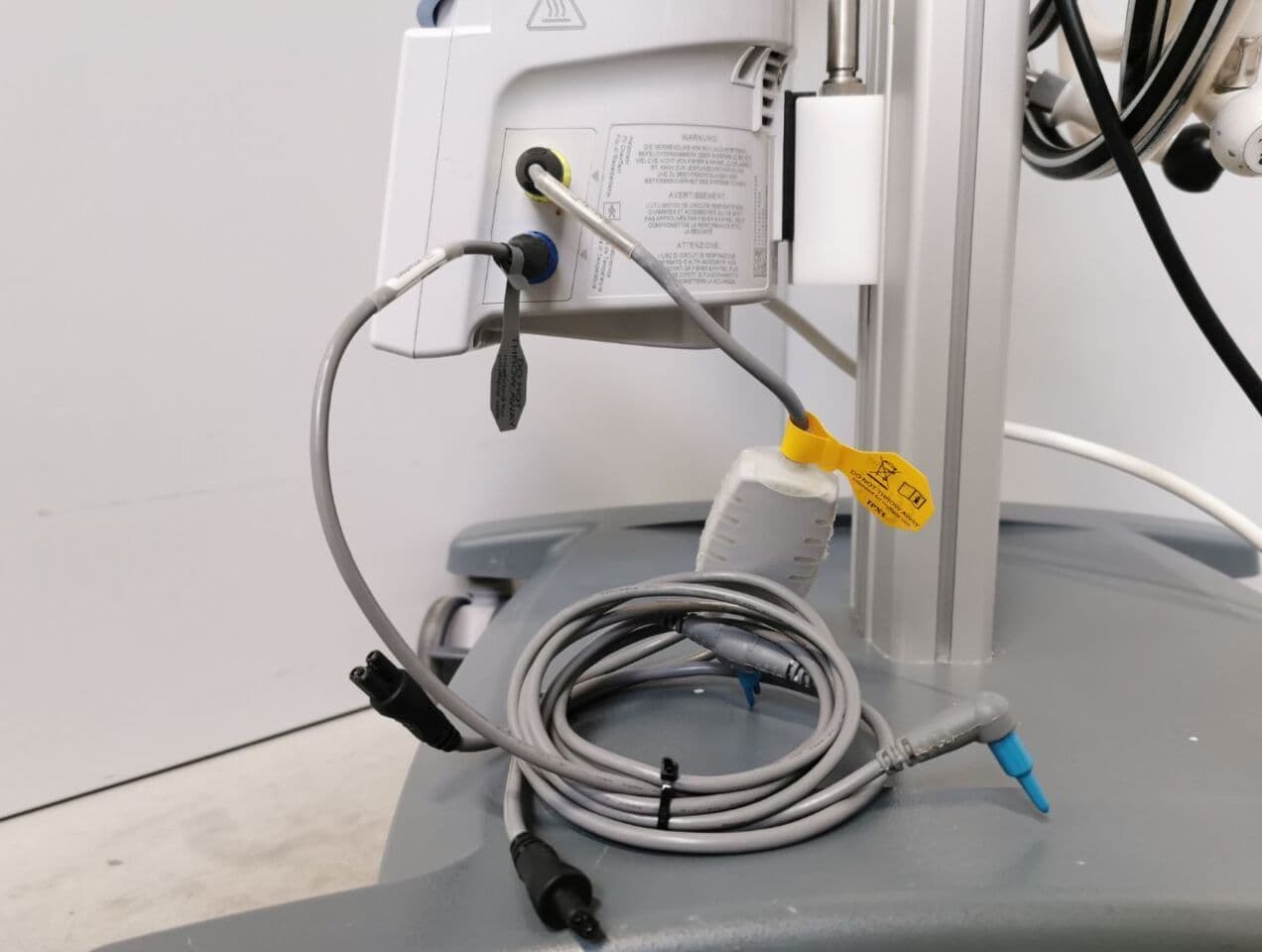 Heinen + Loewenstein Charisma ICU Ventilator thumbnail 8