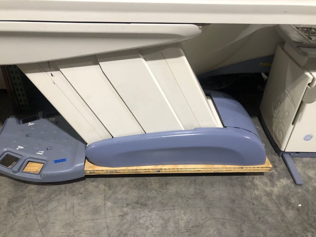 GE Lightspeed VCT 64-Slice CT Scanner thumbnail 3
