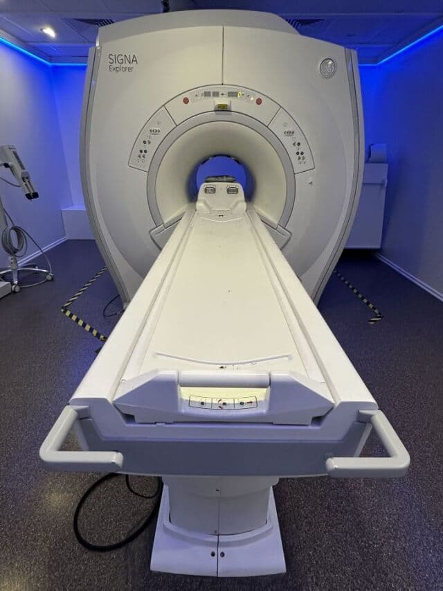 GE 1.5T Signa Explorer MRI | YOM 2018 | 16-Ch RF | XFD 8919 Gradients | Slew Rate 120 | Full Coil Suite thumbnail 2