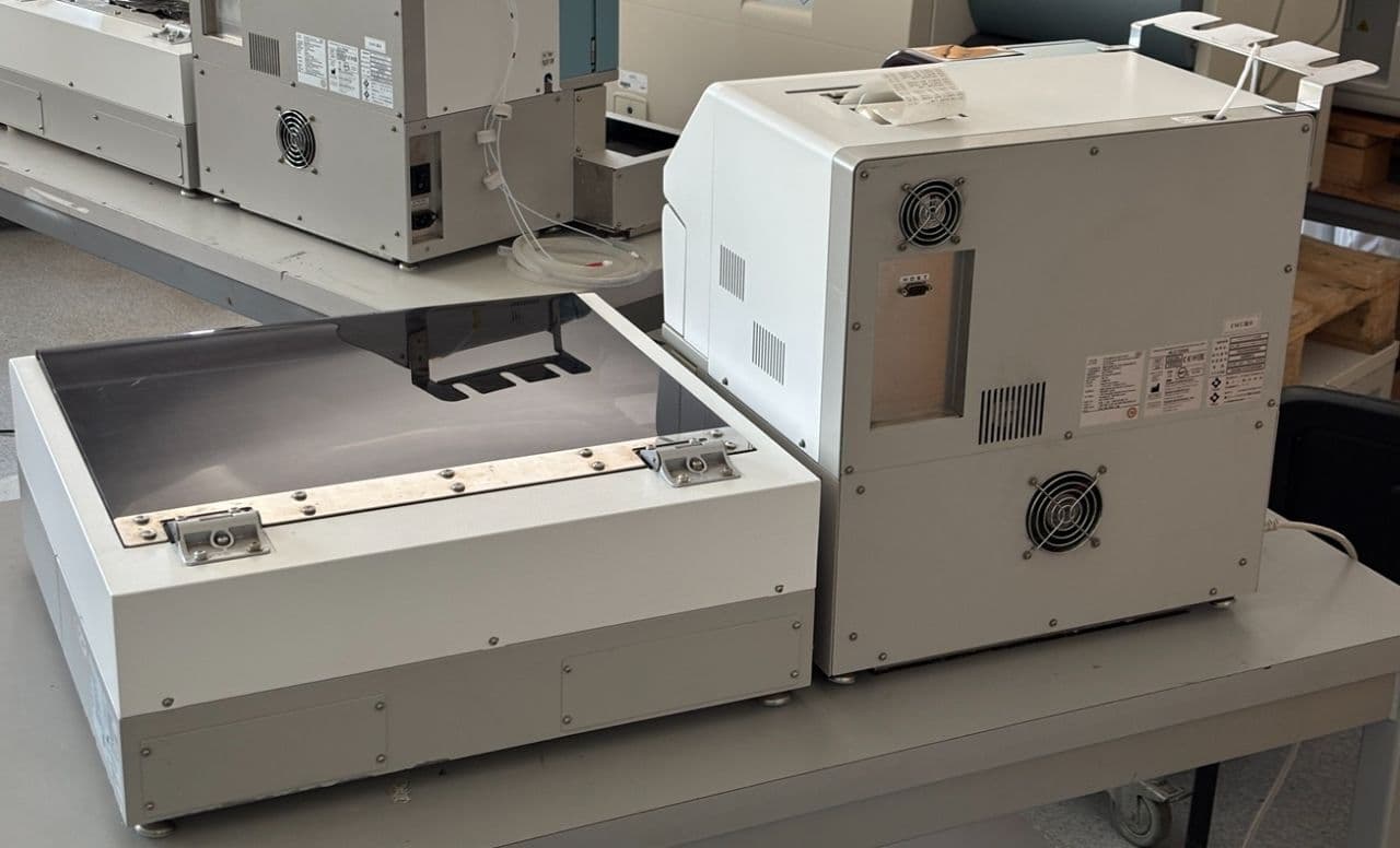 Tosoh HLC-723G8 HPLC Analyzer with Integrated Sample Loader thumbnail 3