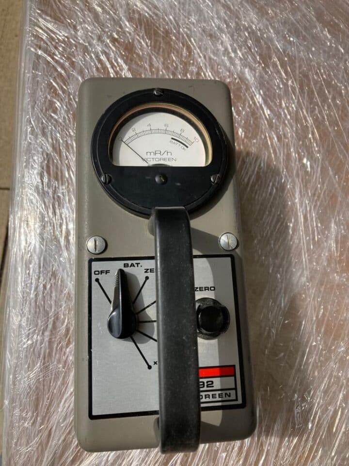Victoreen 692 Radiation Survey Meter for Parts