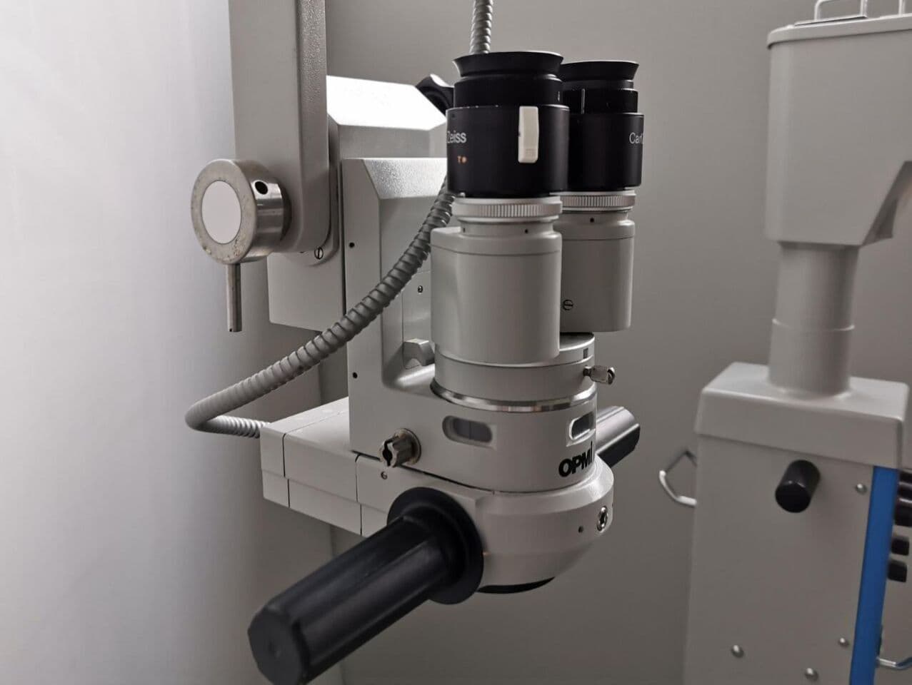 Carl Zeiss Universal S3 Surgical Operating Microscope thumbnail 6
