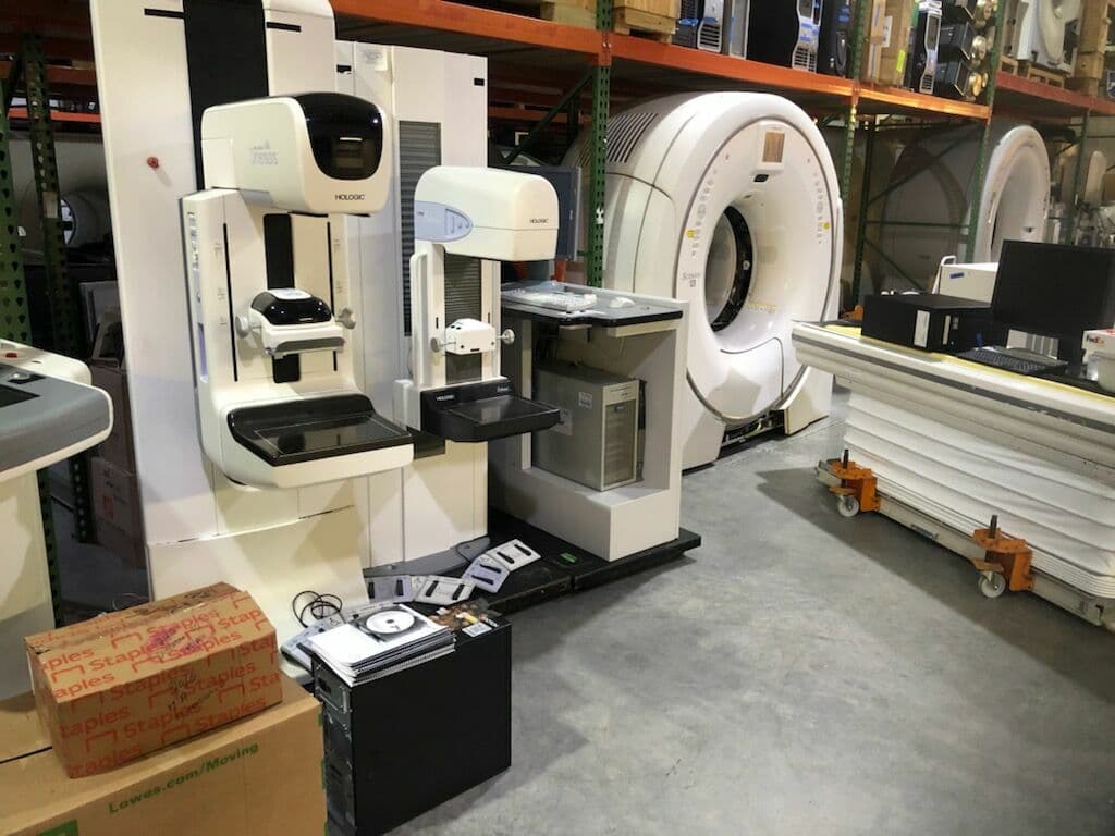 Hitachi Scenaria 128-Slice CT Scanner System thumbnail 7