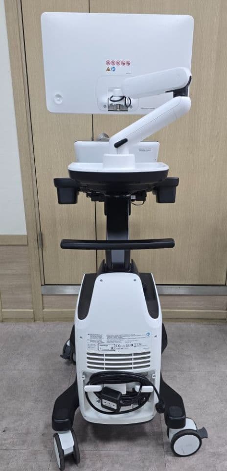 Samsung V6 OB/GYN and Vascular Ultrasound System thumbnail 4