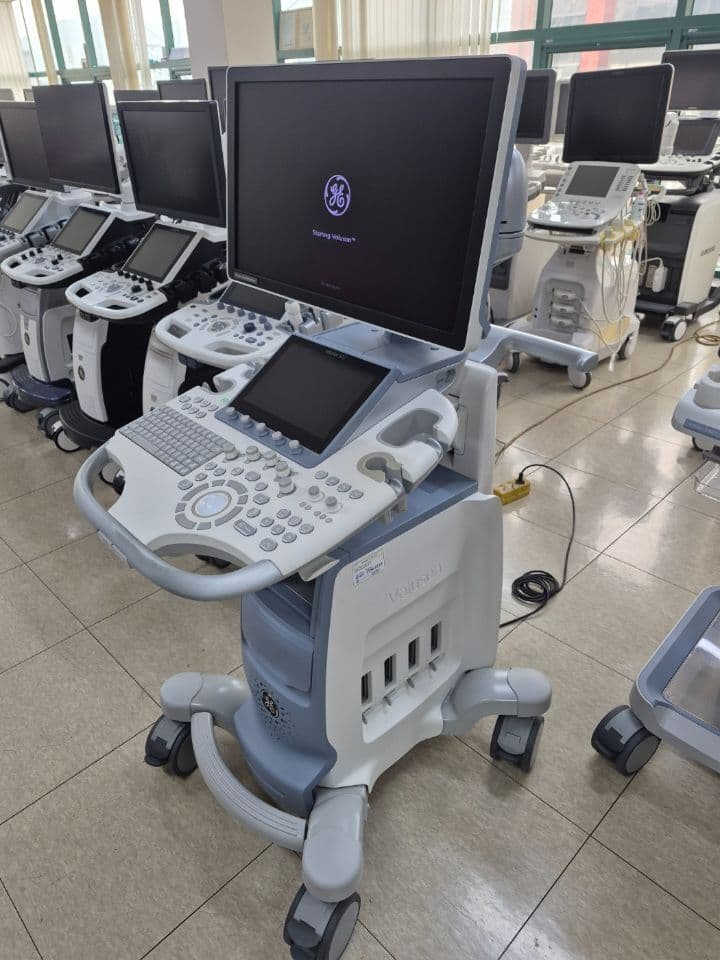 GE Healthcare Voluson S10 OB/GYN Ultrasound System thumbnail 4