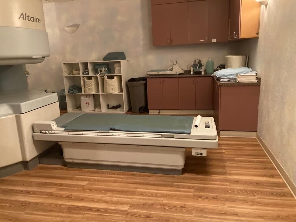 Open-Bore Diagnostic Imaging with the Hitachi Altaire .7T MRI Scanner thumbnail 2