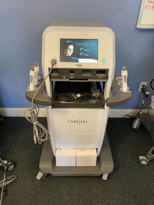 Certified Pre-owned: 2022 Cynosure Elite iQ - Low Shot Count - Including Skintel™ Reader - Ready for Immediate Clinic Integration