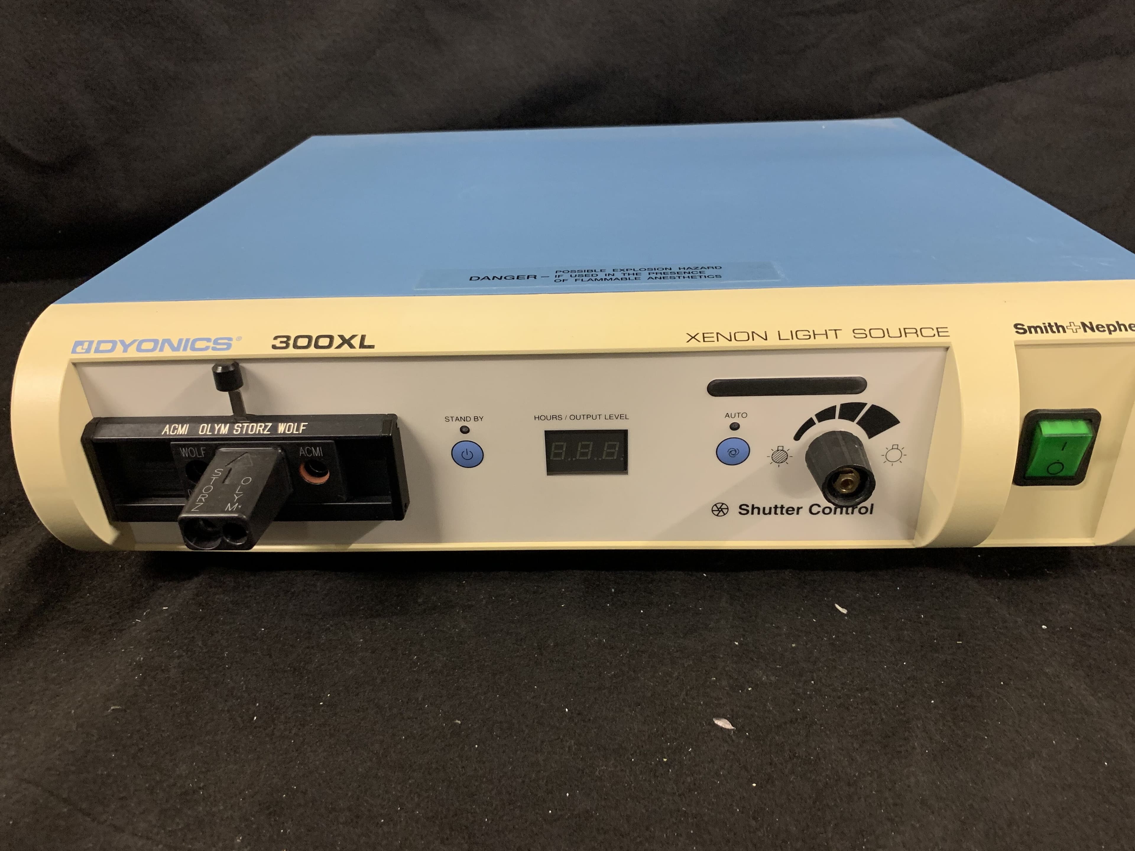 Dyonics 300XL Xenon Light Source for Endoscopy thumbnail 3