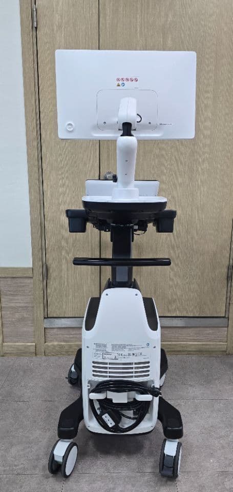 Samsung V8 OB/GYN and Vascular Ultrasound System thumbnail 3