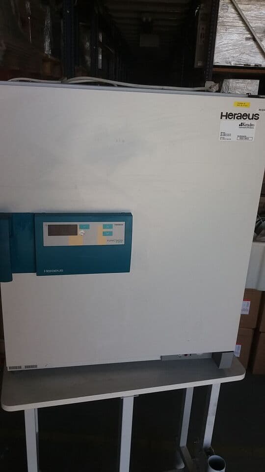 Benchtop Laboratory Incubator — Heraeus B12