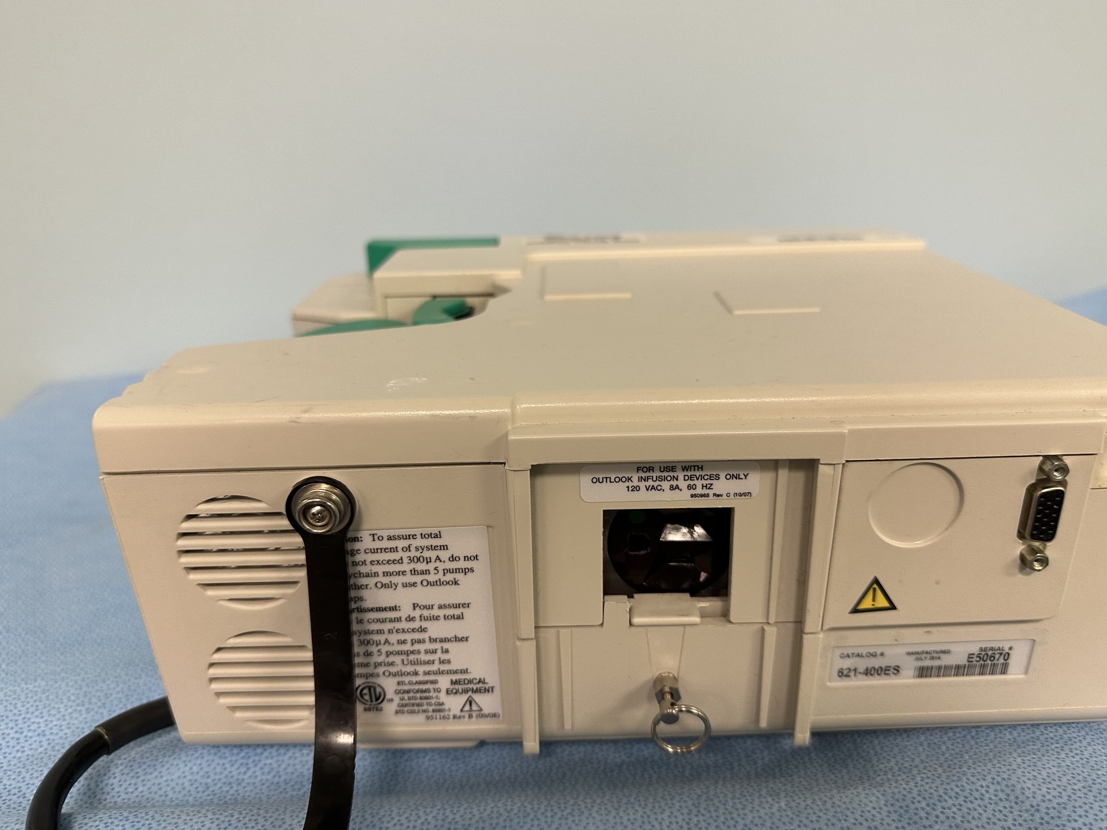 B. Braun Outlook 400ES Safety Infusion System IV Pump thumbnail 4