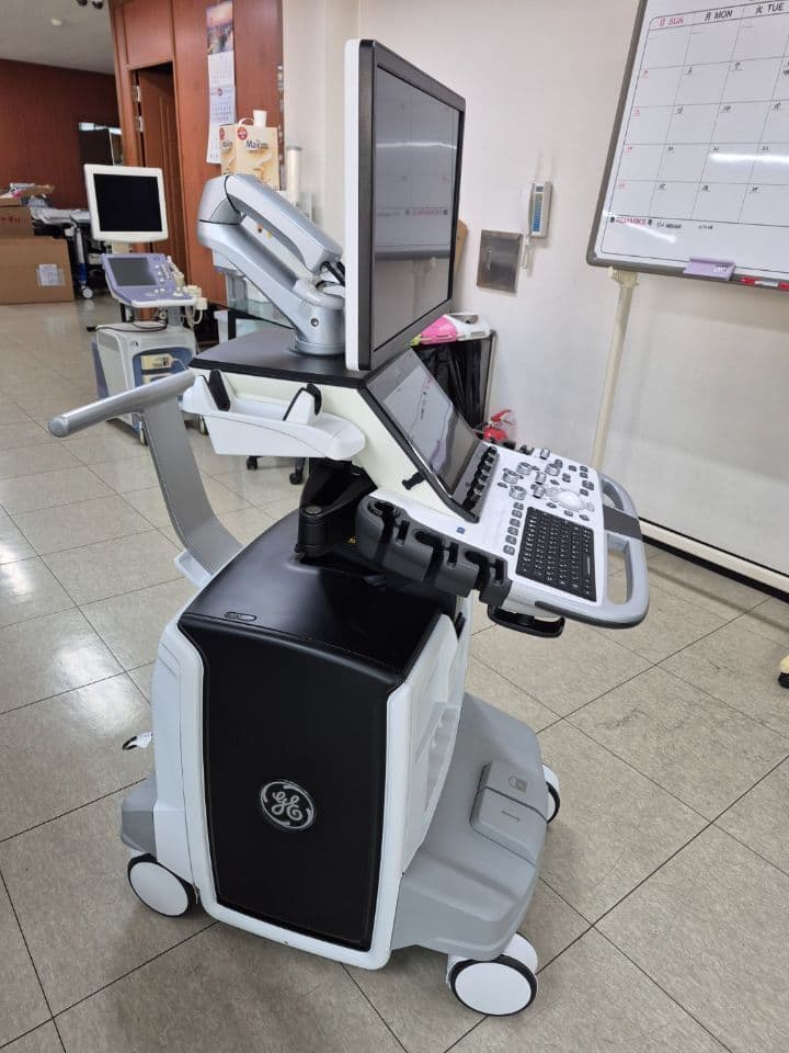 GE LOGIQ E10s Vascular & Small Parts Ultrasound System thumbnail 4