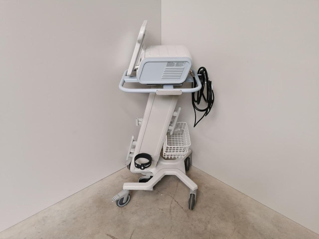 Philips V60: Non-Invasive Ventilator for Acute Respiratory Care thumbnail 3