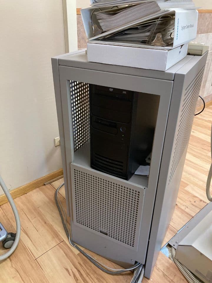 Nuclear Medicine Imaging System — Siemens E.cam Single-Head Gamma Camera thumbnail 9