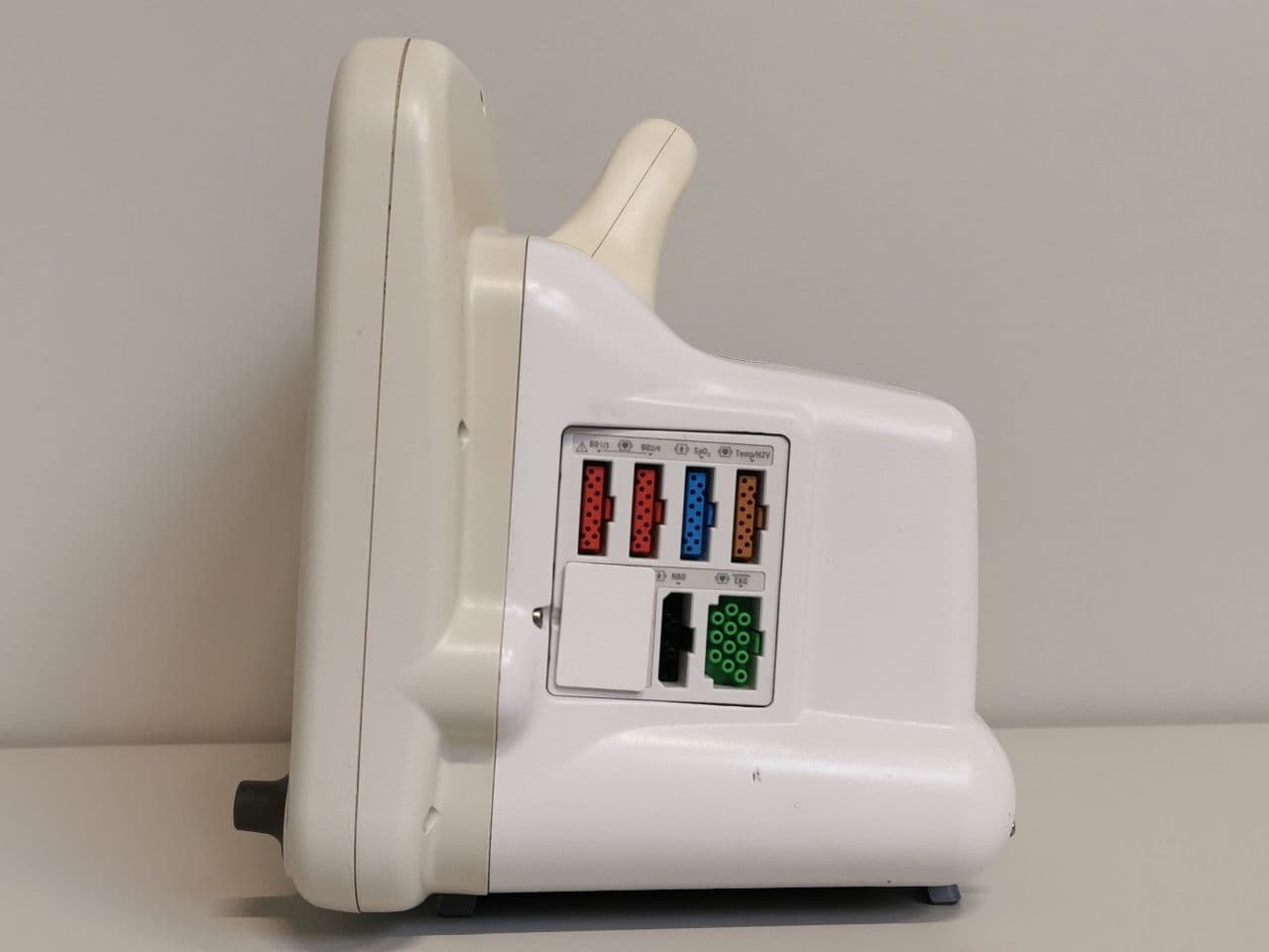 GE Dash 4000 Multiparameter Patient Monitor thumbnail 3