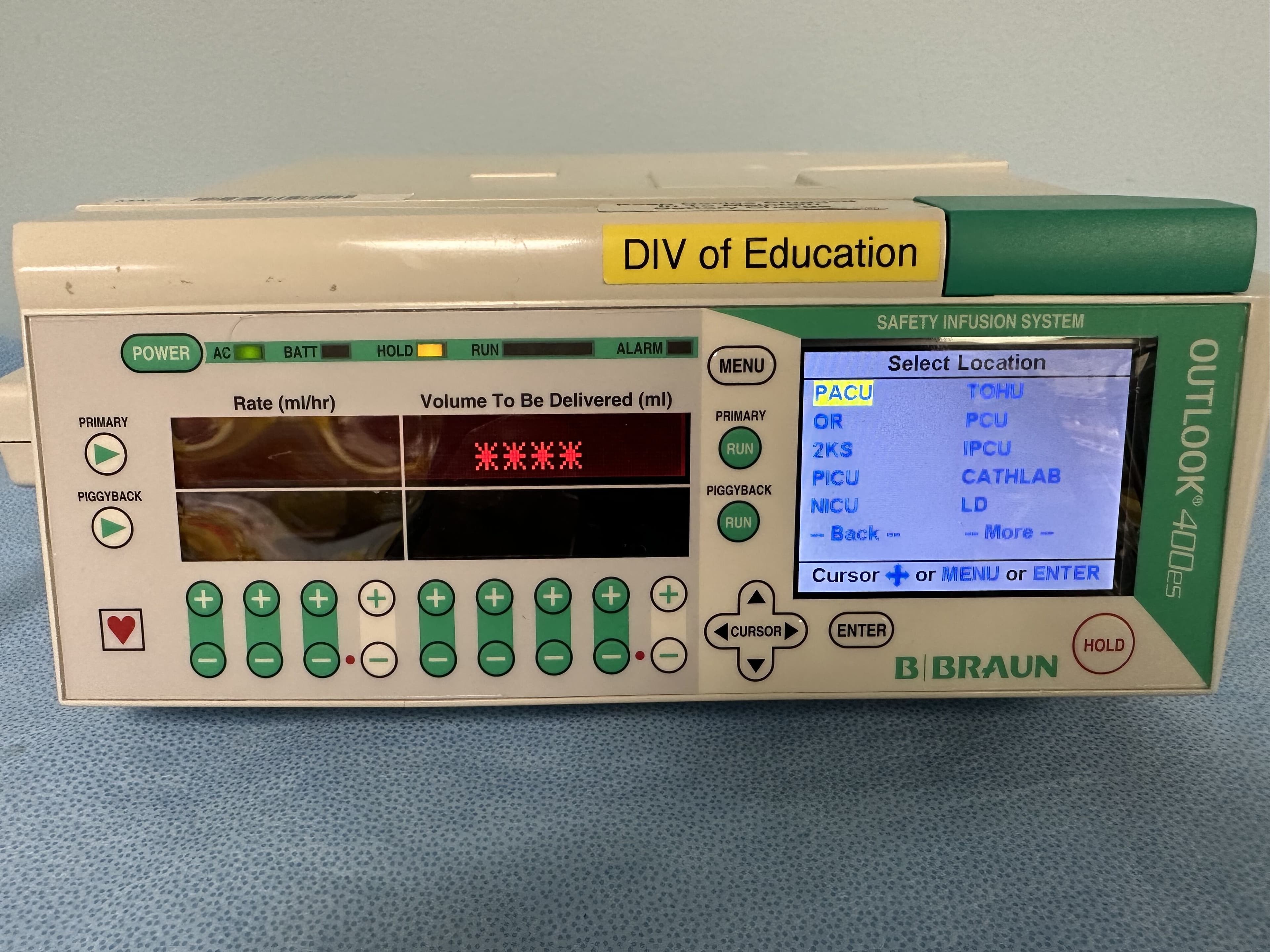 B. Braun Outlook 400ES Safety Infusion System IV Pump