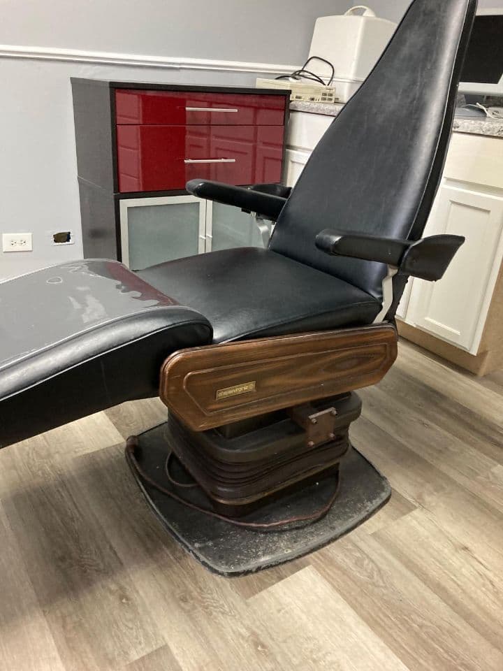 Dental Exam Chair from Chayes Virginia thumbnail 4