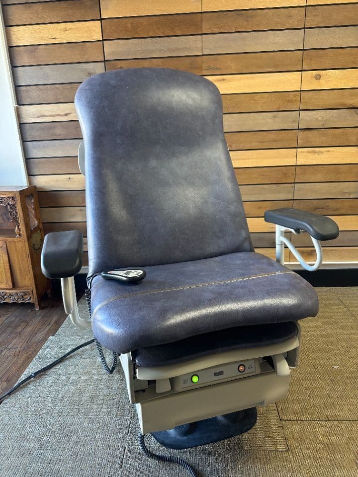 Midmark 623-008 Barrier-Free Power Exam Chair thumbnail 5