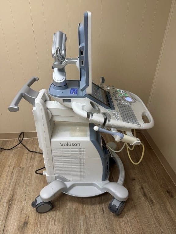 GE S8t OB/GYN Ultrasound System with 3D/4D Capabilities thumbnail 4