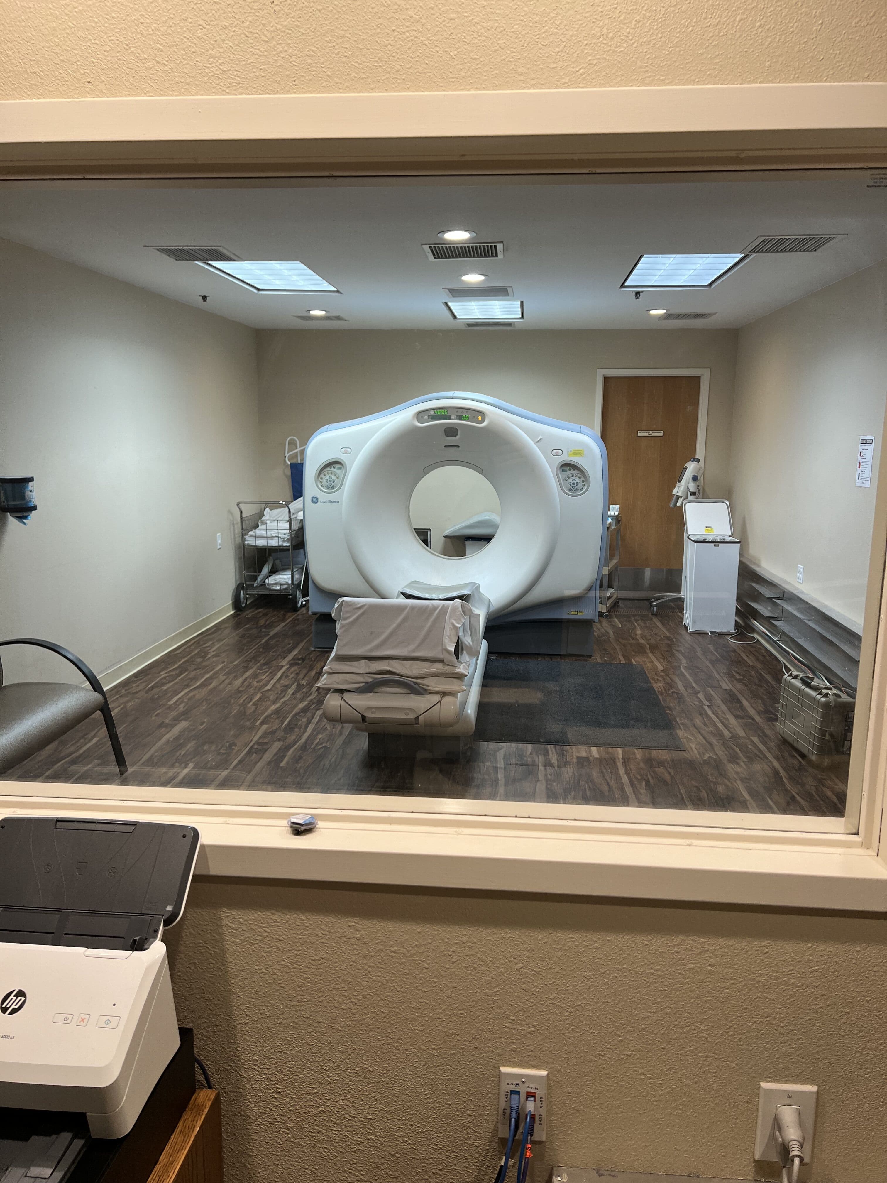 16-Slice Diagnostic CT Scanner by GE — LightSpeed 16