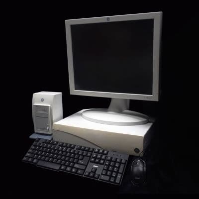 GE CIC Pro Central Monitoring System with 8 Dash 4000 Bedside Monitors