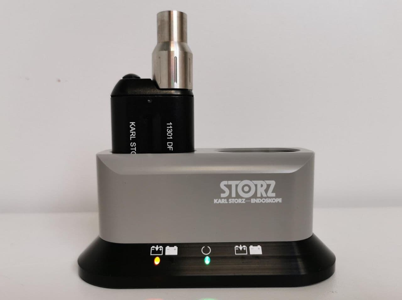 Karl Storz 11301 DG Endoscopic Light Source for Surgical Illumination