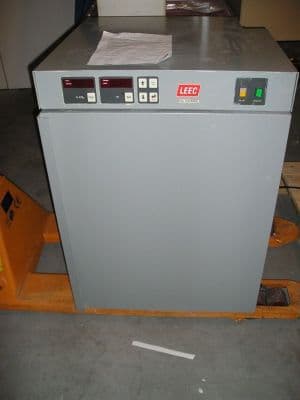 LEEC CO-2 Laboratory Incubator with Temperature and CO2 Control