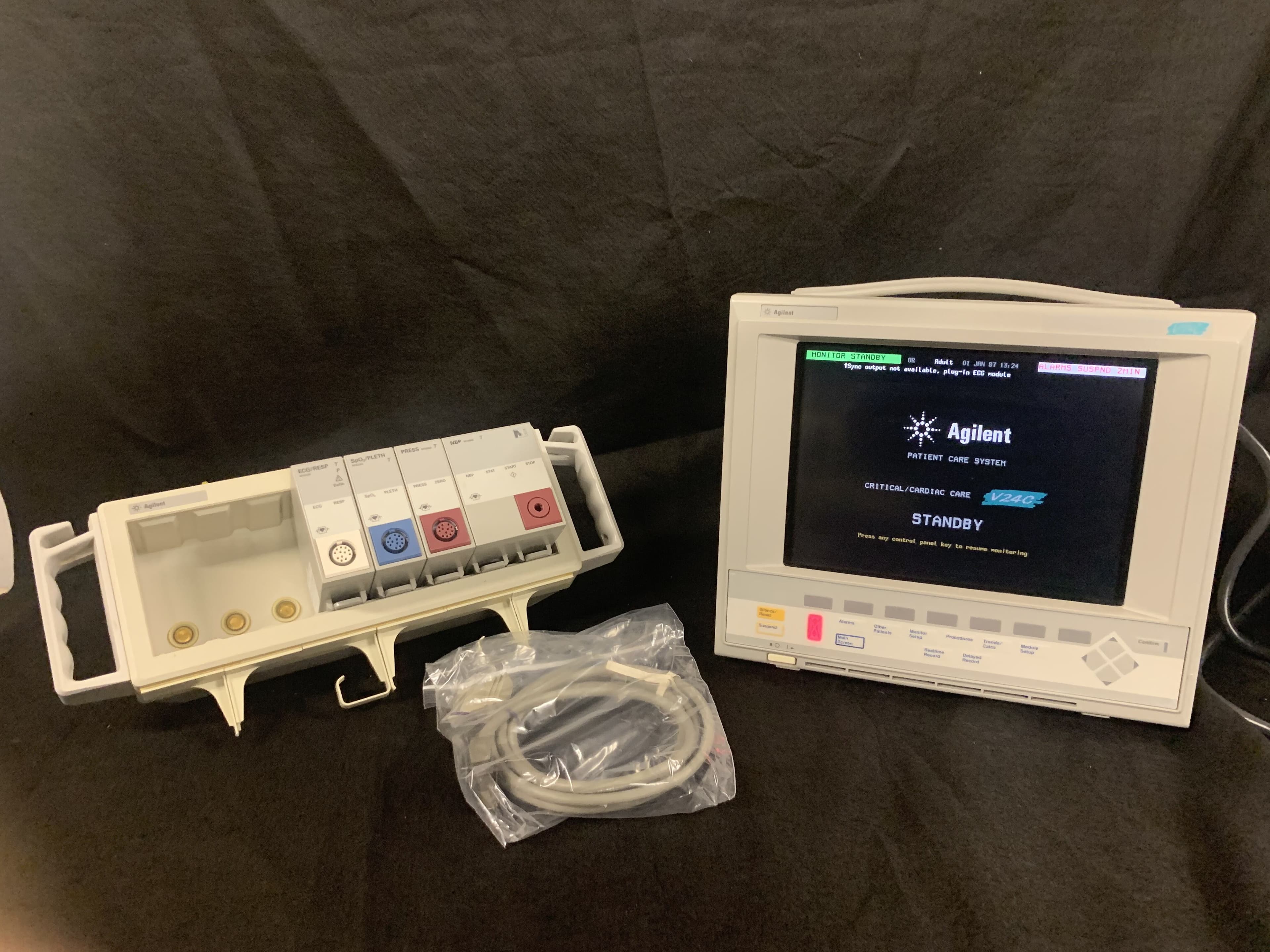 Agilent Viridia 24/26 M1205A Multi-Parameter Patient Monitor