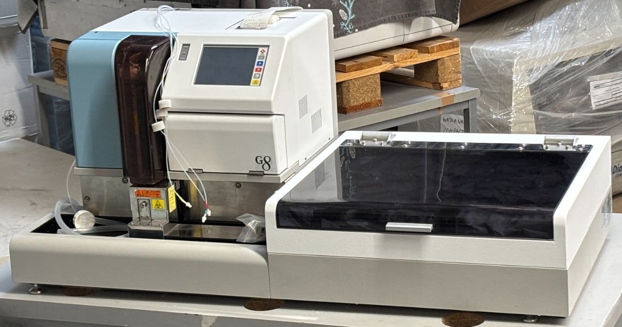 Tosoh HLC-723G8 HPLC Analyzer with Integrated Sample Loader