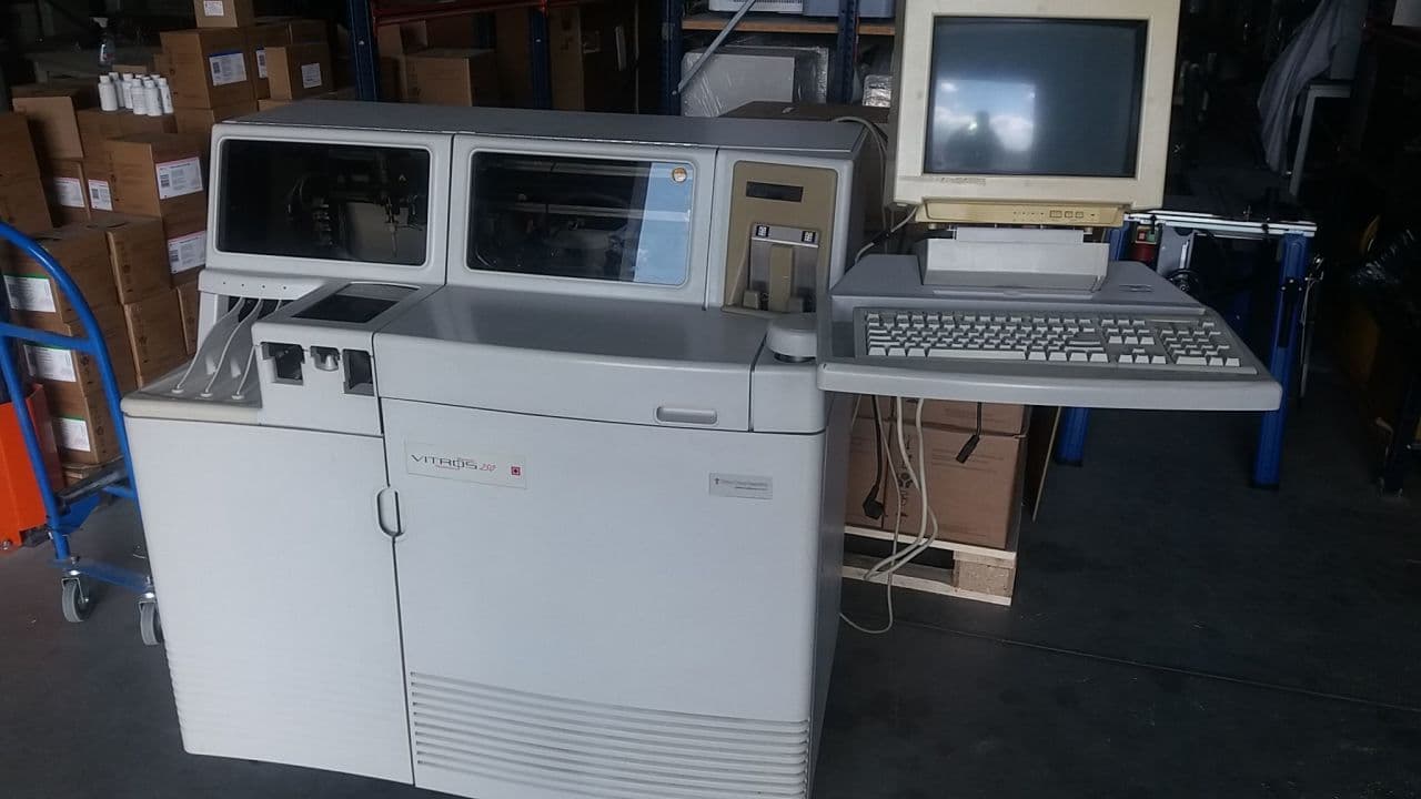 Clinical Chemistry Analyzer by Vitros - Model 250